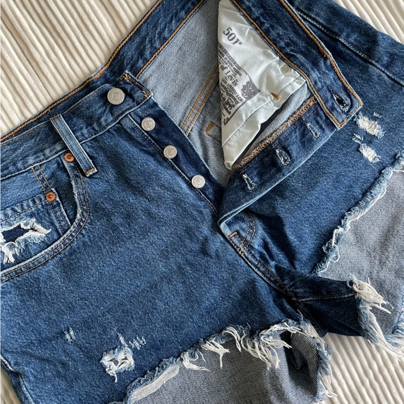 Levi’s 501 high waisted shorts - Picture 4 of 4